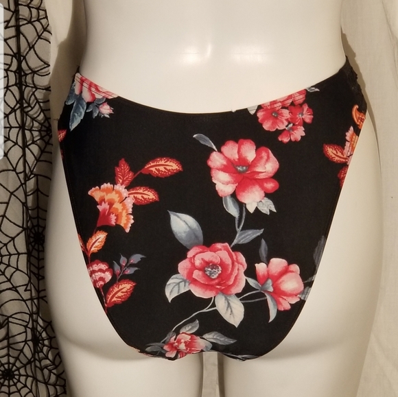 BNWT Swimwear Bottoms SIZE XL BLK W/ RED FLORAL - Picture 3 of 5